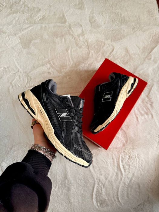 Кросівки Жіночі New Balance 1906R Black Beige