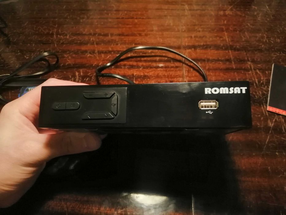 Тюнер Т2 Romsat T8030HD (1080p), антенна Верта