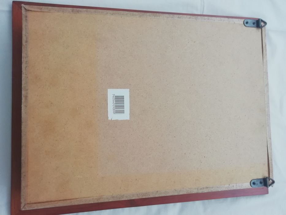 Caixa  decorativa com A 43 cm, L 32,5cm e prof 6,5 cm