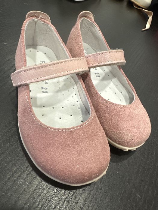 Sapatinhos de camurça e pele