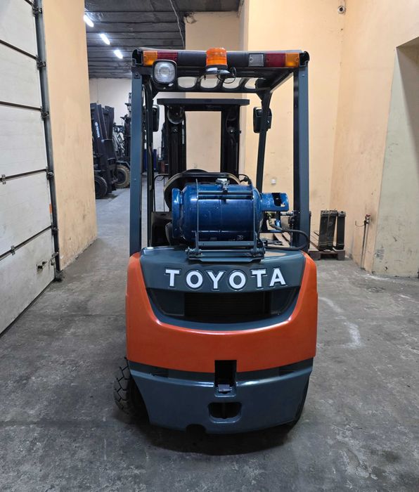 Навантажувач вилковий, газовий 1.8 тонн, Toyota 02-8FGF18 Триплекс
