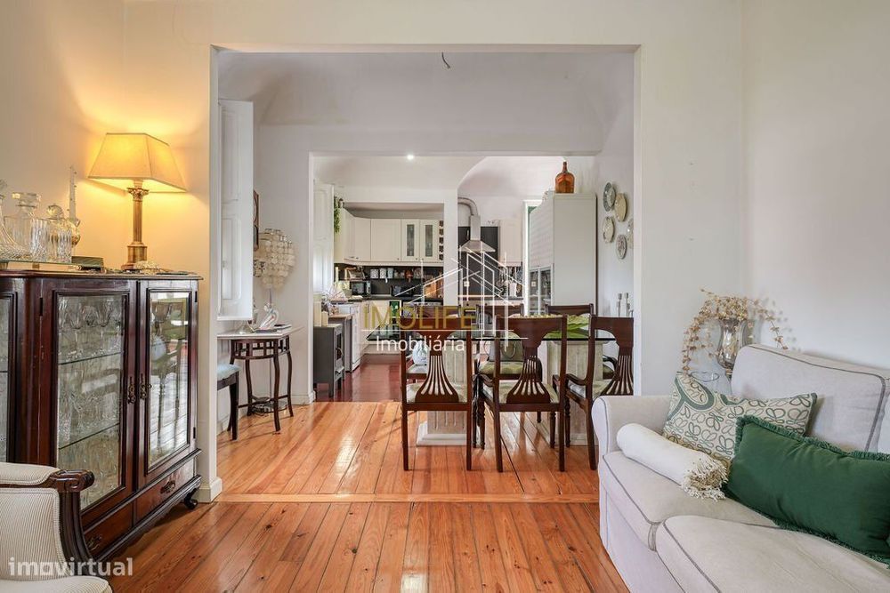 Excelente Moradia com dois pisos no centro do Vimieiro