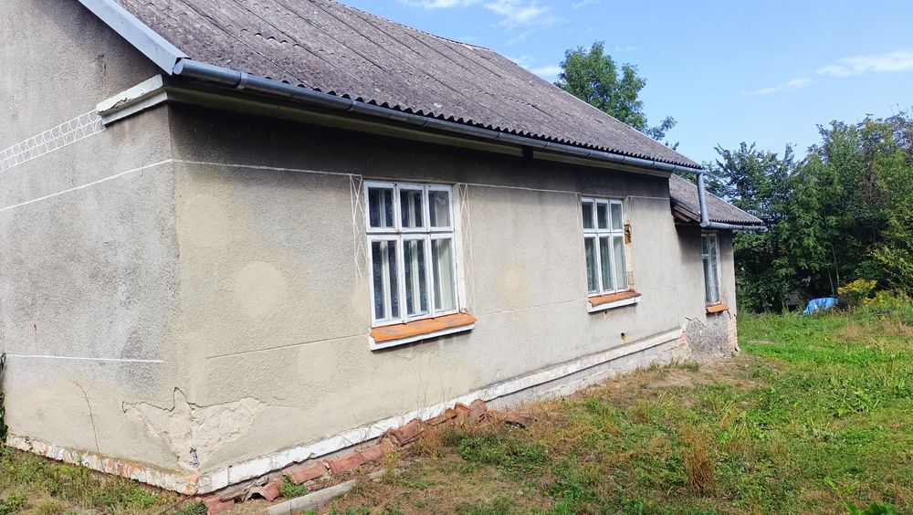 продається житловий будинок.три фази газ і земля площею 49 сотиків