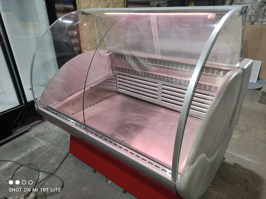 Продам витрину холодильную