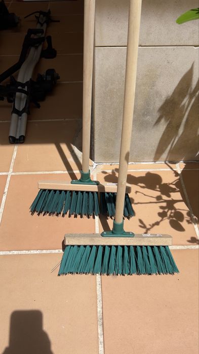 Vassouras de exterior novas