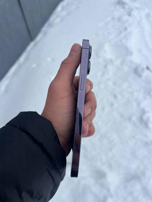 iPhone 14 pro max 128гб  акб 100%. НЮАНСИ  на екрані чорна точка, скол на екрані з права,  камера 1х, 2х, 3х буває розфоткус   0,5x працює ідеально