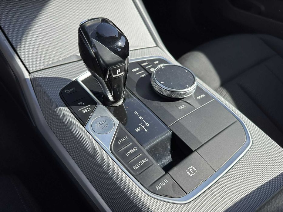 BMW 330 e Plug-in-Hybrid 292 cv  215 kW de 2019 Salvado