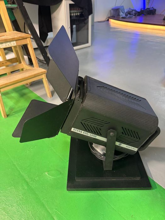 2 Projetores SCENA 650/1000