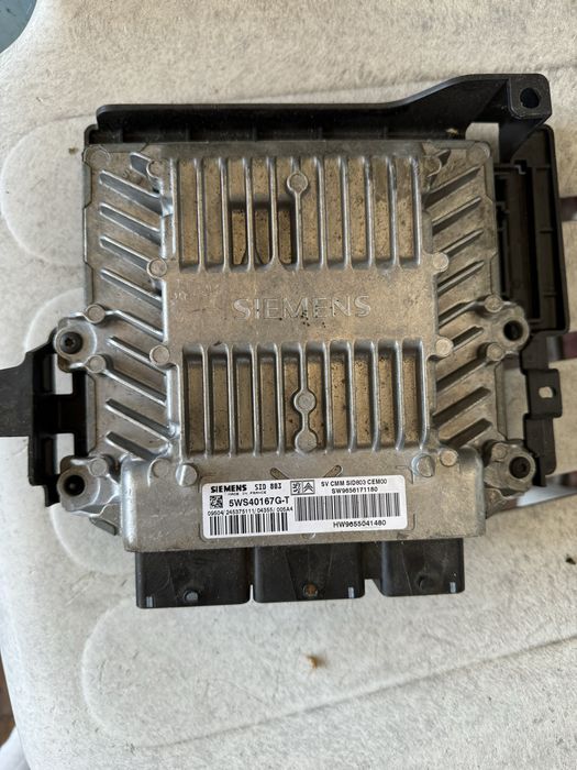 Блок керування двигуном ЕБУ ECU peugeot