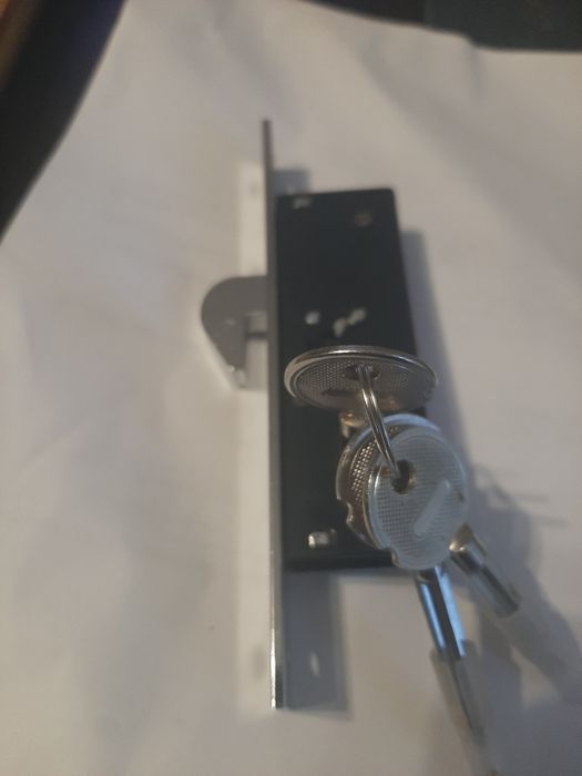 Zamek bramy hakowy i patentowy hakowy furtki.