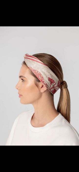 Jedwabna apaszka damska w kwiatowy print TRANNI biała bizuu biała red