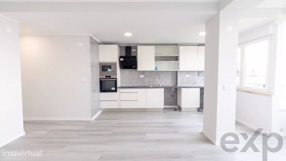 T2 Totalmente Remodelado em Oeiras 86m² | Cozinha Equipada | 2 WC