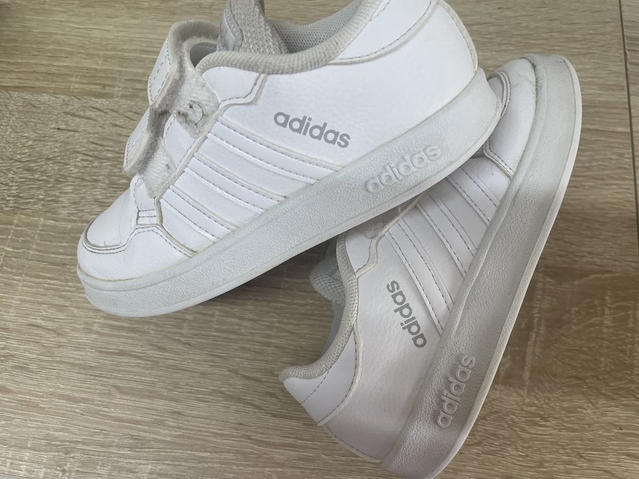 Sapatilhas adidas 27