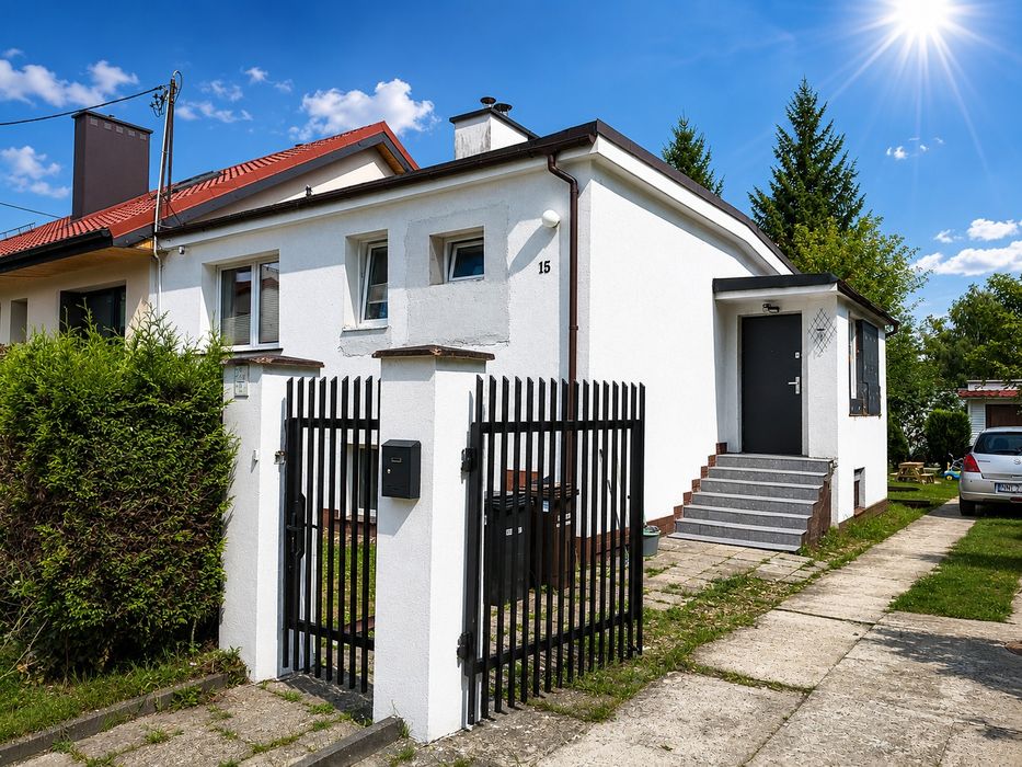 Sprzedam dom w zabudowie bliźniaczej po generalnym remoncie