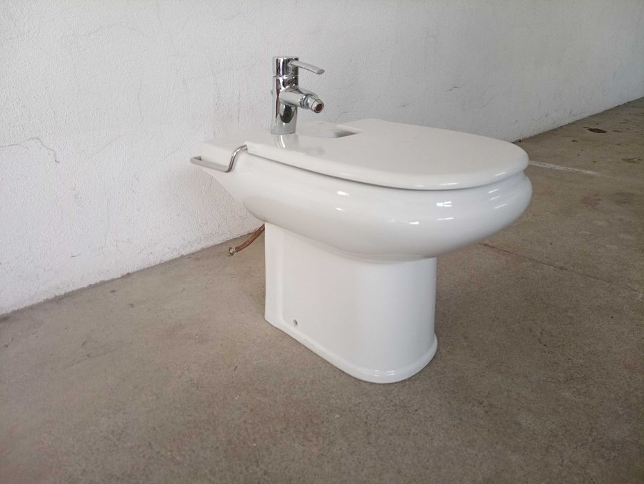 Bidé Roca com tampa usado