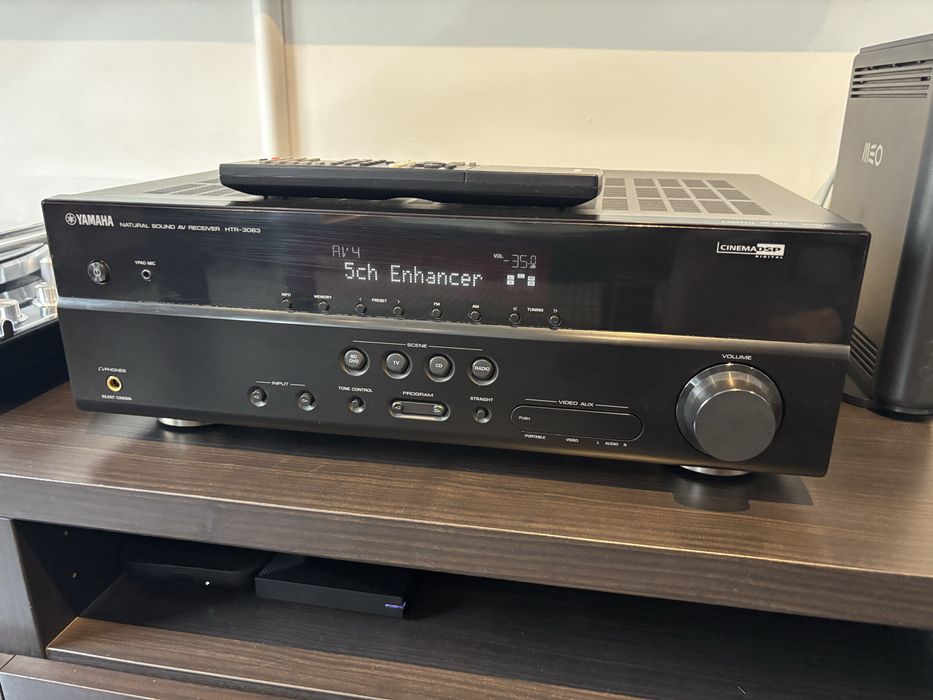 Amplificador -YAMAHA HTR-3063 como novo
