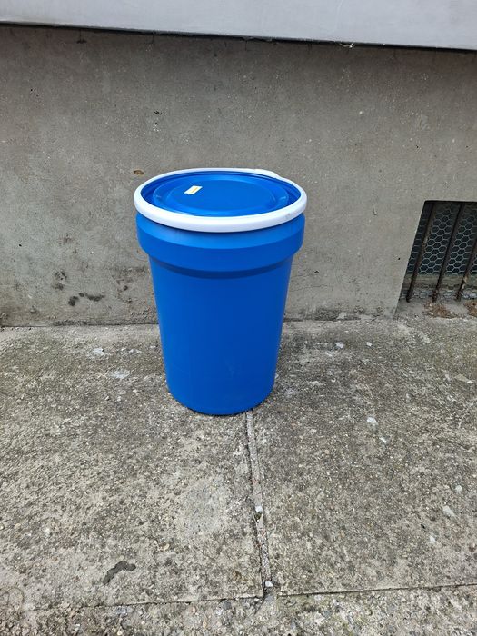 Beczki 120 litrów, kubły czyste suche.