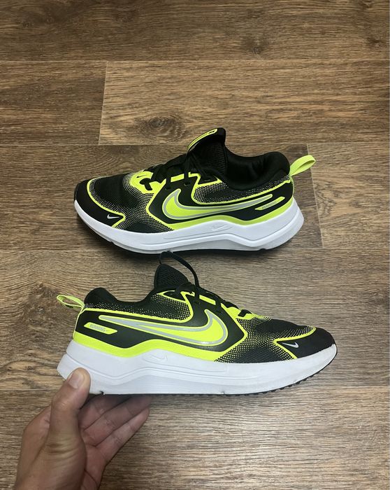 Кросівки  Nike Cosmic Runner