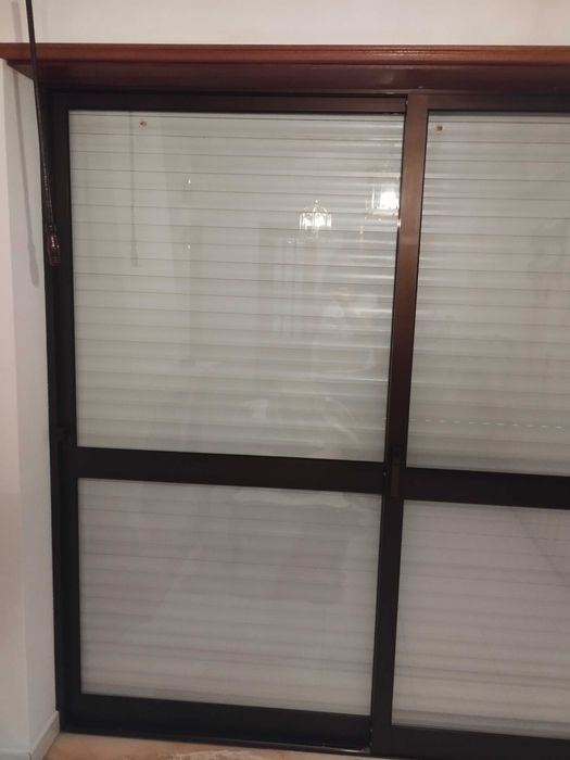Janela/sacada alumínio castanho