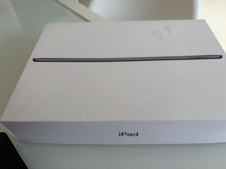 Ipad 9a geração 64gb + keyboard e case  como novo