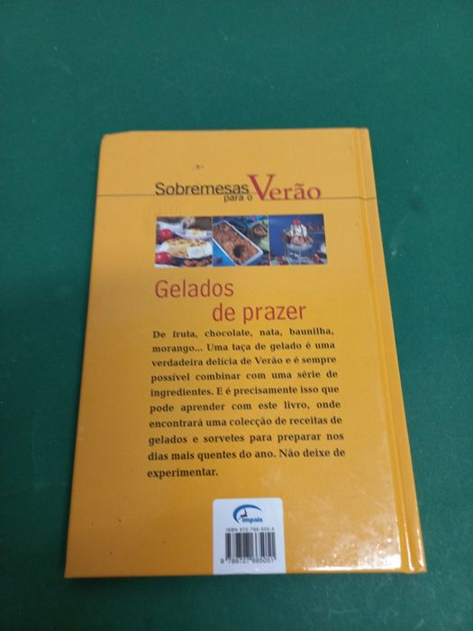 Pequeno livro de " Sobremesas de verão ".Novo