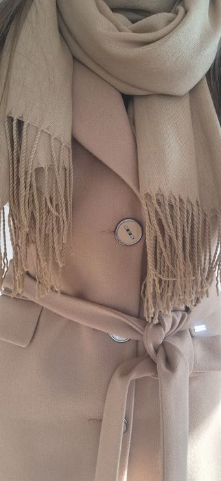 Elegancki modny płaszczyk damski