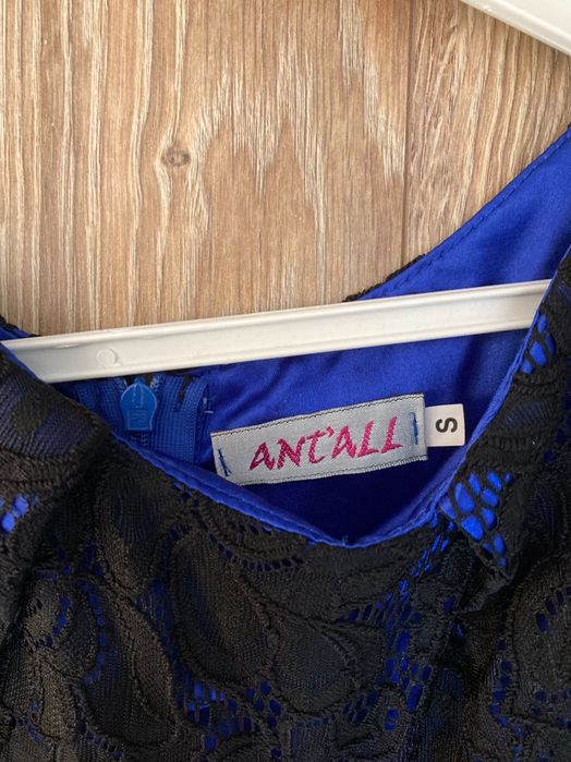 Sukienka z tiulowym dołem