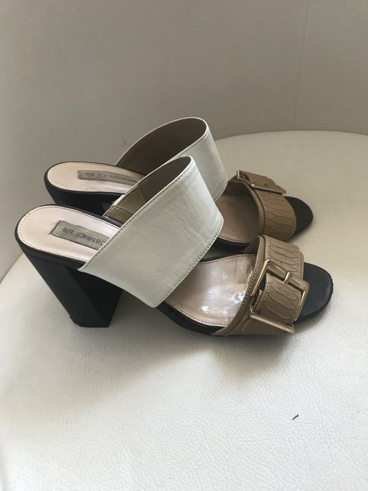 Klapki ze skóry RJR John Rocha r. 38/24