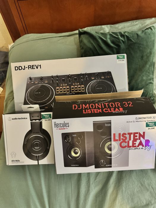 Conjunto DJ - Pioneer DJ DDJ-REV1, Audio-Technica ATH-M20x, Hercules DJMonitor 32
