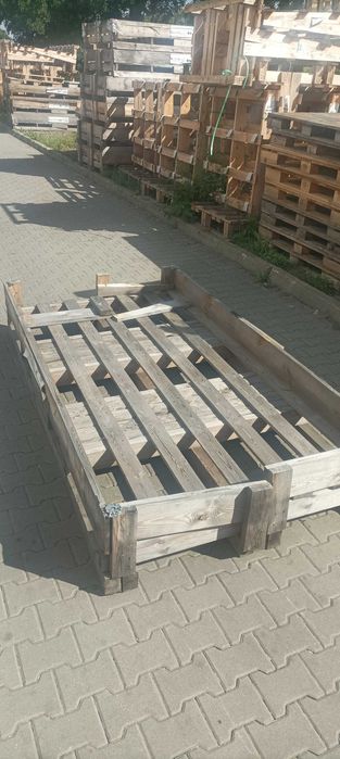 Sprzedam uszkodzone SKRZYNIO-PALETY drewniane 136x264 cm .