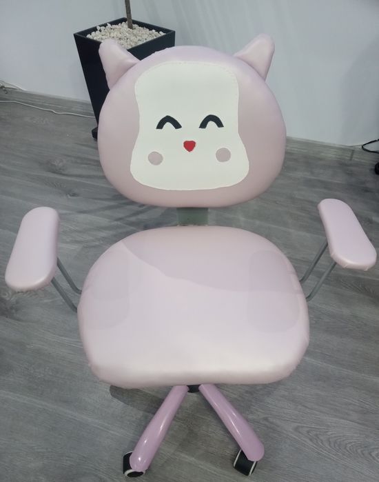 Fotel  dziecięcy typu "kotek  "