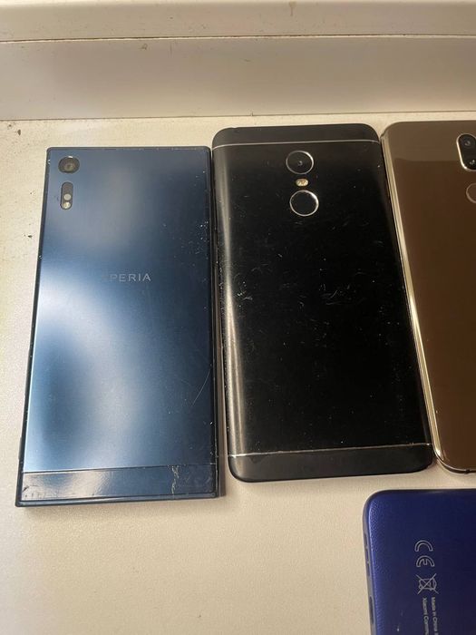 Лот мобильных телефонов,смартфонов на запчасти sony ,pocco ,redmi ,xiaomi  sasmung