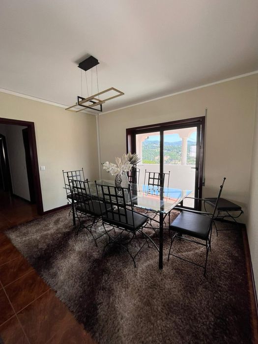 Sofá de 3 e 2 lugares e  Mesa em vidro 6 lugares