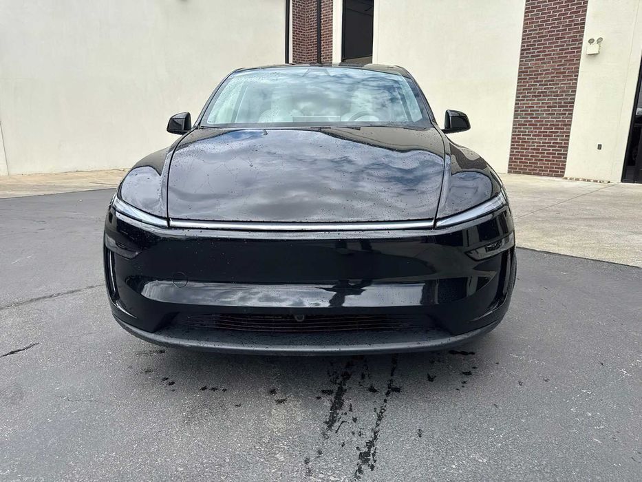 Tesla Model Y      2026