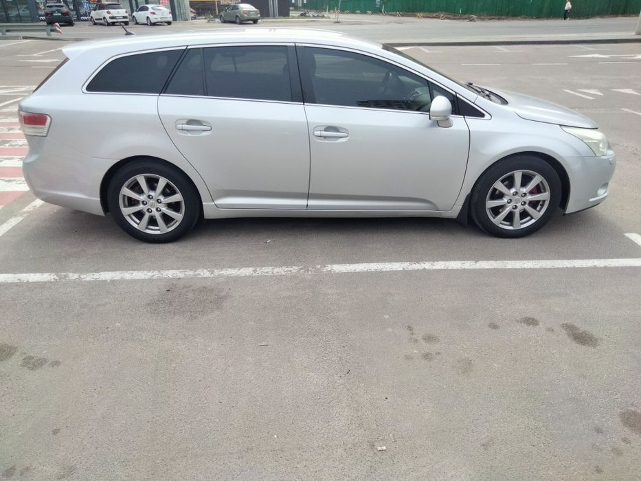 Продам toyota avensis