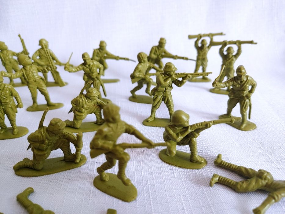 Żołnierzyki figurki 28 szt retro zabawki vintage PRL