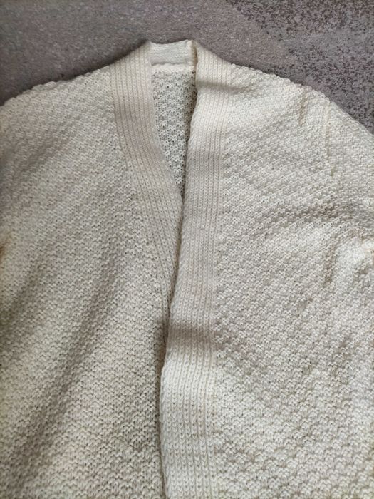 Kremowy sweter z paskiem hand made