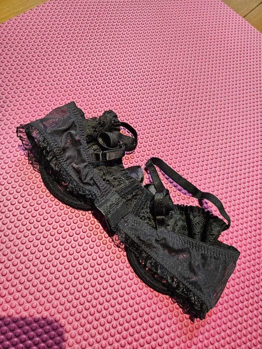 Koronkowy biustonosz 75B