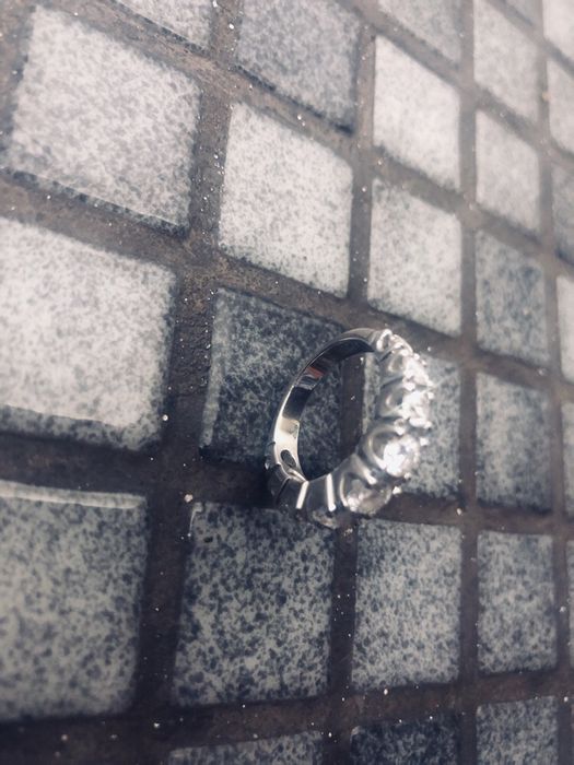 Anel de ouro branco 18k com 9 diamantes 2.40ct