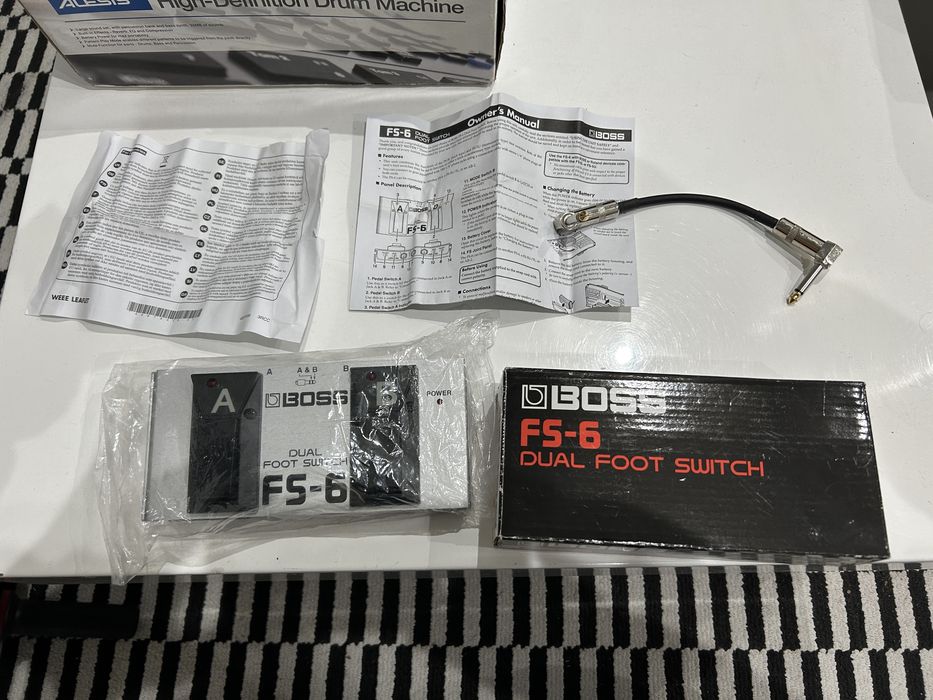 Alesis SR 18 (como nova)+ pedal Boss FS-6 (nunca usado). Ler descrição