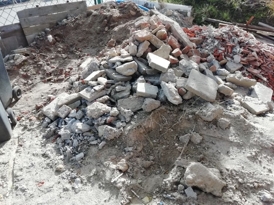 Oddam gruz betonowo ceglany