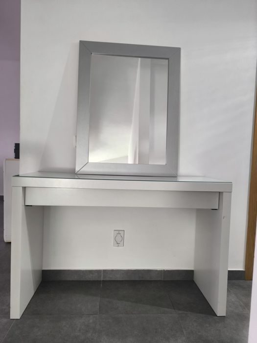 Aparador para hall ou sala + espelho