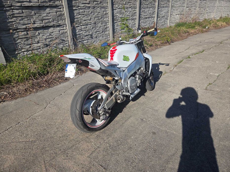 Yamaha Yzf750r naked