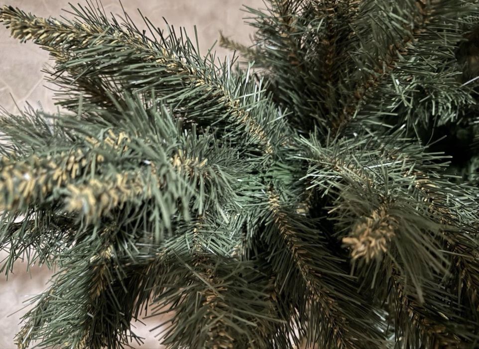 Нова ялинка (штучна)