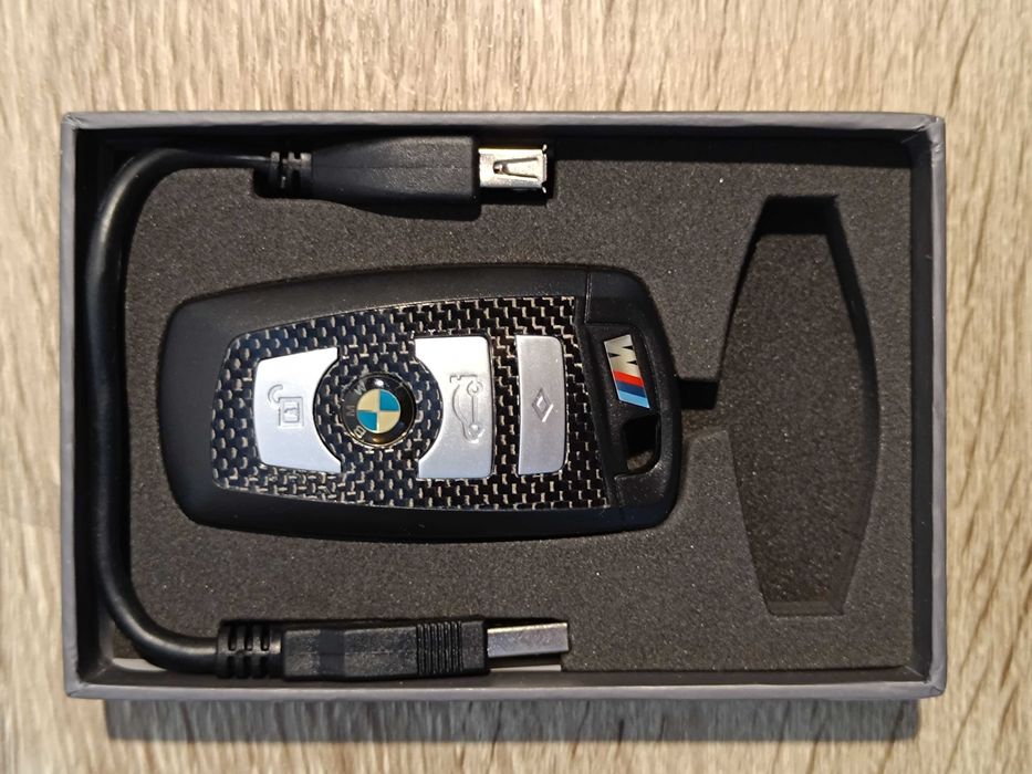 Pendrive BMW w kształcie pilota 8 GB Carbon