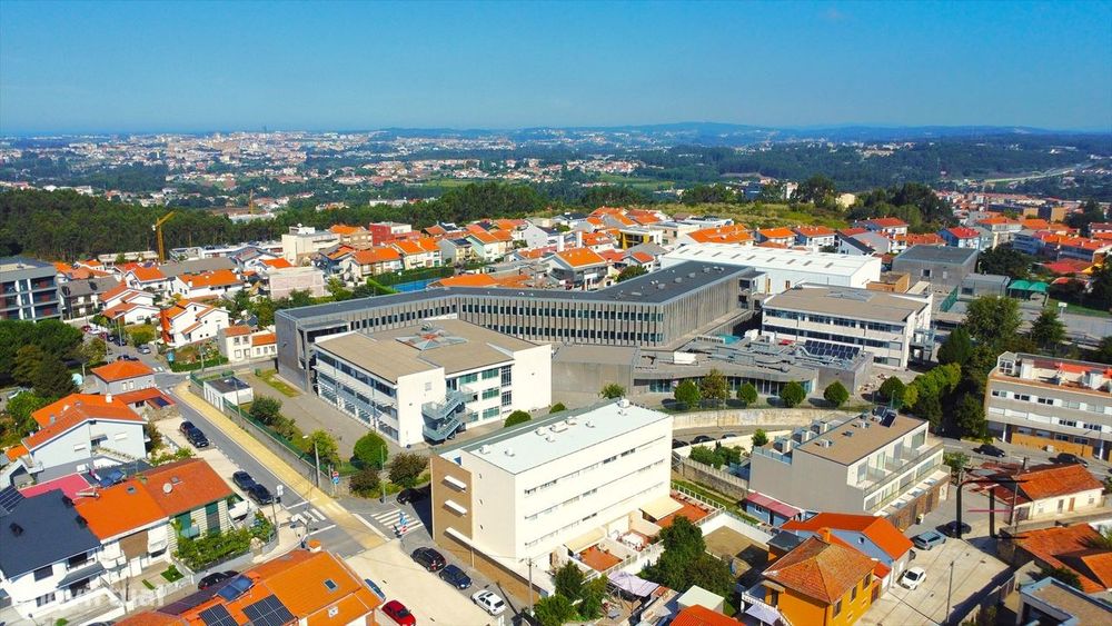 T3+1 com vivência de moradia, garagem fechada e terraço exclusivo de 8