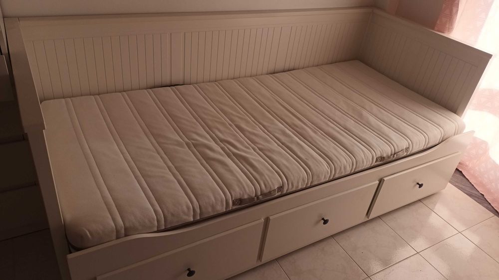 Cama ikea jovem