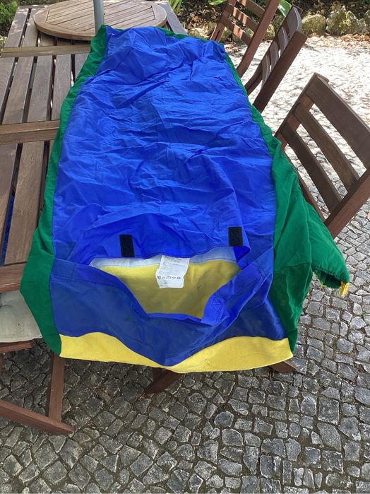 Conjunto de colchão insuflável e respetivo saco-cama