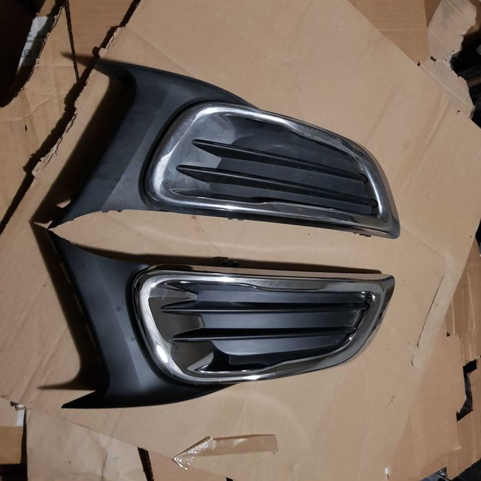 kratki zderzaka przód Citroen C3 Picasso