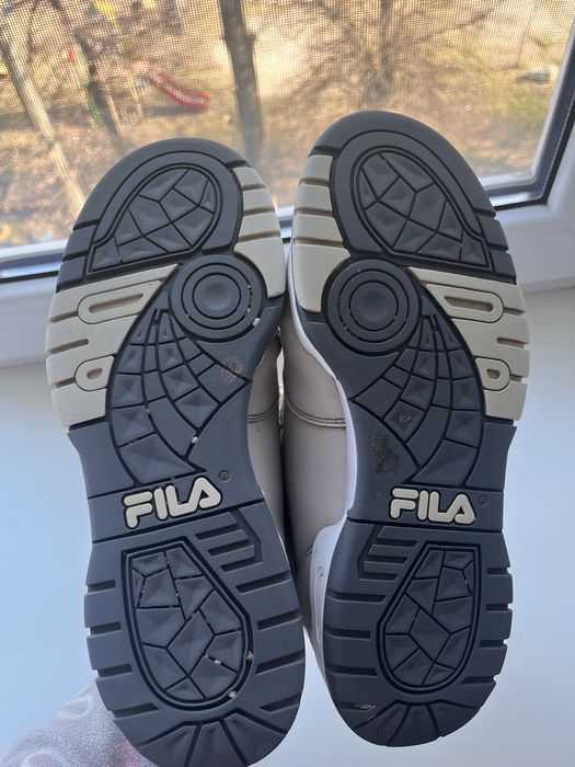 Жіночі кросівки fila